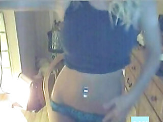 Bonde with navel piercing demonstrates her gorgeous body in her webcam.