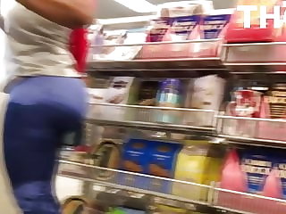 Gostosa com bunda grande no Supermercado